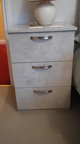 Matching chest of drawers.